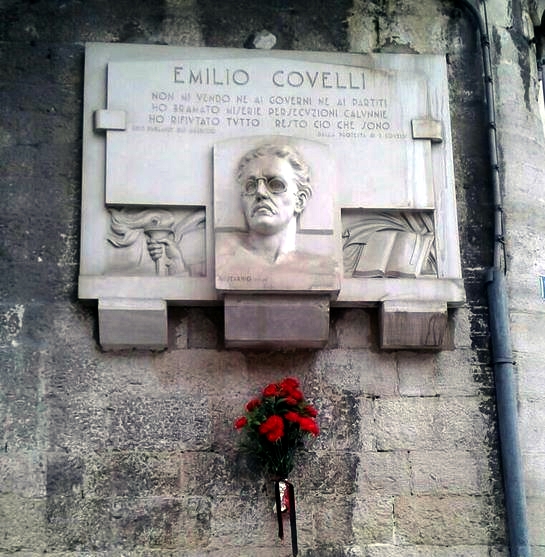 Placa dedicada a Emilio Covelli a Trani