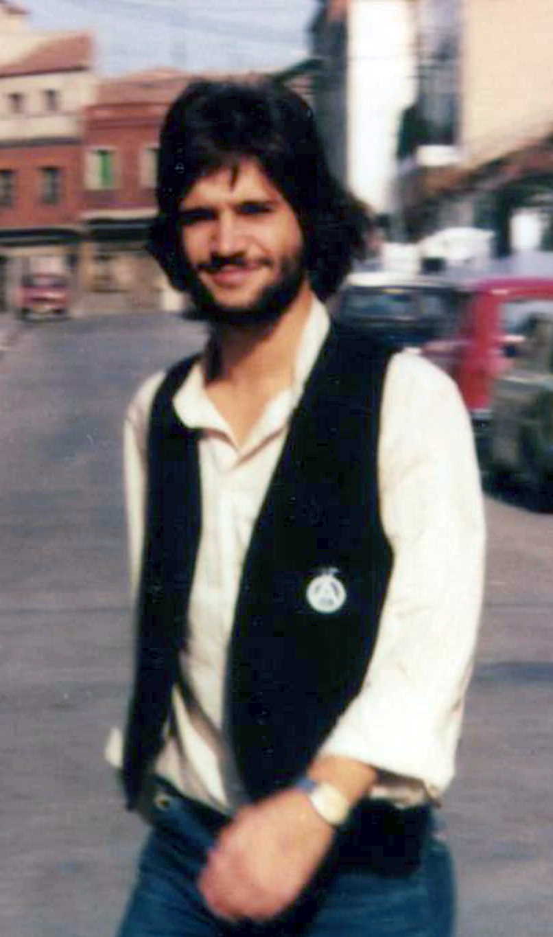Vicente Cuervo Calvo passant pel carrer Pena de la Atalaya de Vallecas (estiu de 1979)