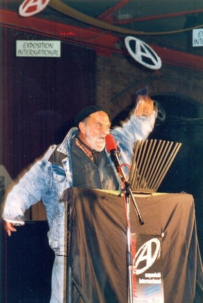 Raimundo Gómez Pérez en una sessió de l'Exposició Internacional de l'Anarquisme (Barcelona, octubre de 1993)