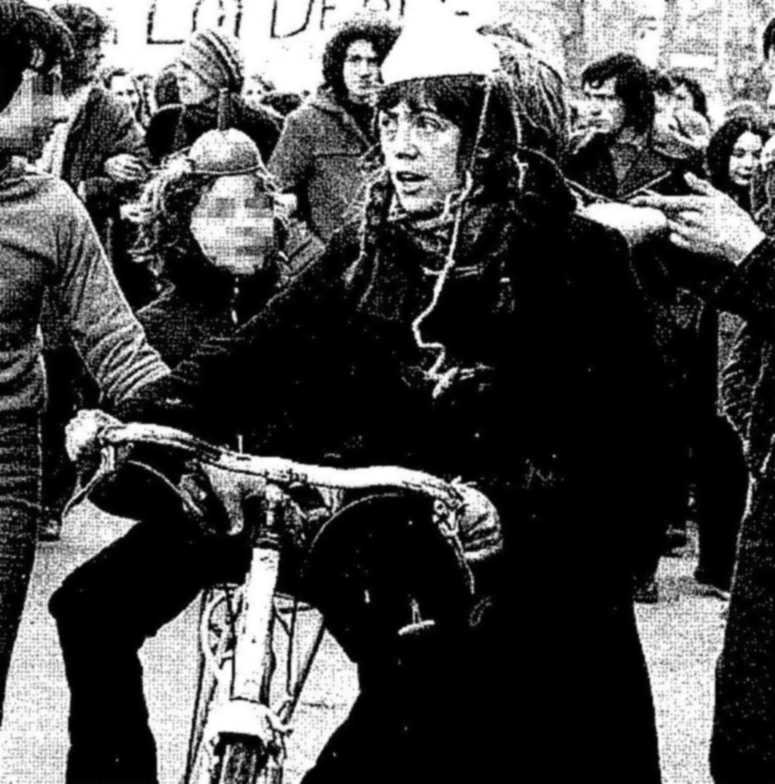 Claudette Gruson en una manifestació estudiantil antimilitarista (Lilla, 1973)
