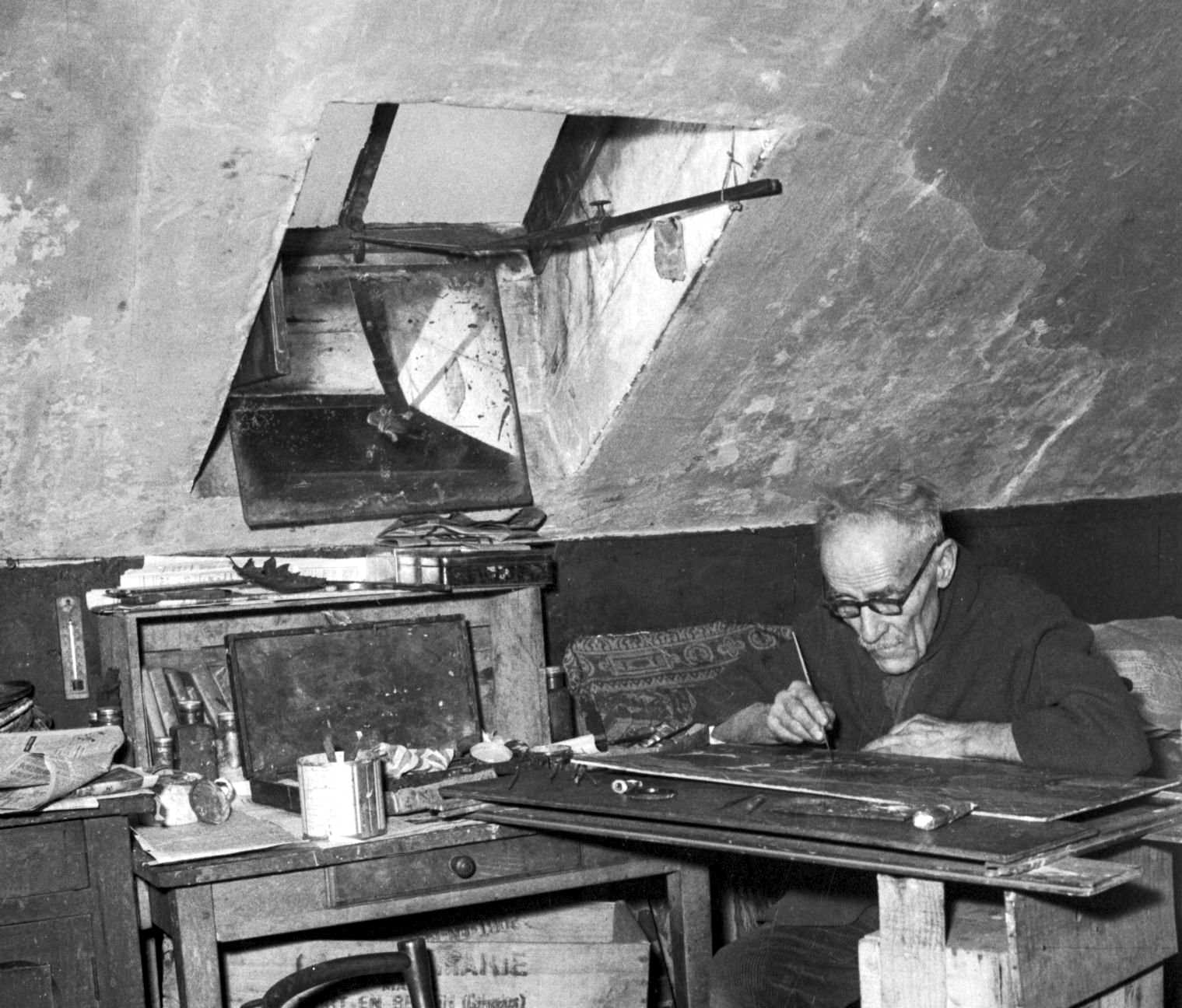 Dominique Lagru al seu taller-mansarda (París, 12 de desembre de 1951)