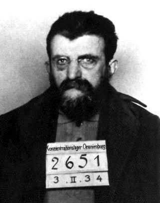 Erich Mühsam fotografiat al camp de concentració d'Oranienburg (3 de febrer de 1934)