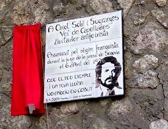 La placa d'homenatge a Oriol Sol&eacute; Sugranyes (Foto: Pere Carol)