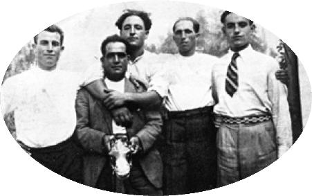 Veïns de Biscarrués (anys trenta). D'esquerra a dreta: José Rasal Río, Manolo Corral, Julio Torralba, Joaquín López i Vicente Aso