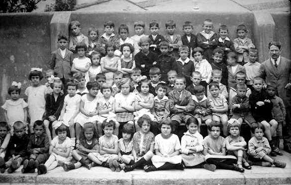 Adelino de Pinho i un grup d'alumnes de l'Escola Moderna de Sao PauloAdelino de Pinho i un grup d'alumnes de l'Escola Moderna de Sao Paulo Adelino de Pinho i un grup d'alumnes de l'Escola Moderna de Sao Paulo