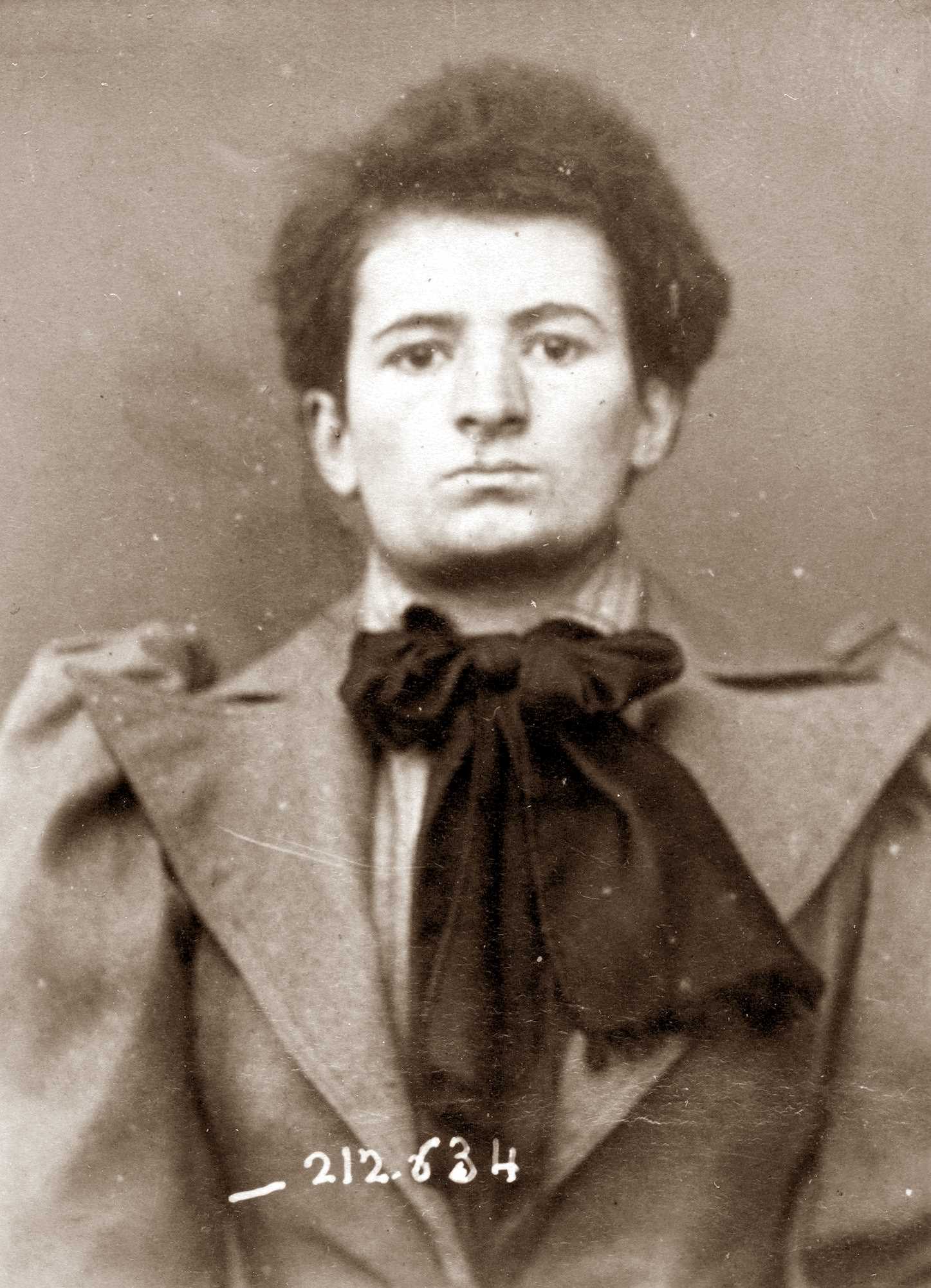 Fotografia policíaca de Jeanne Adnet (8 de gener de 1894)