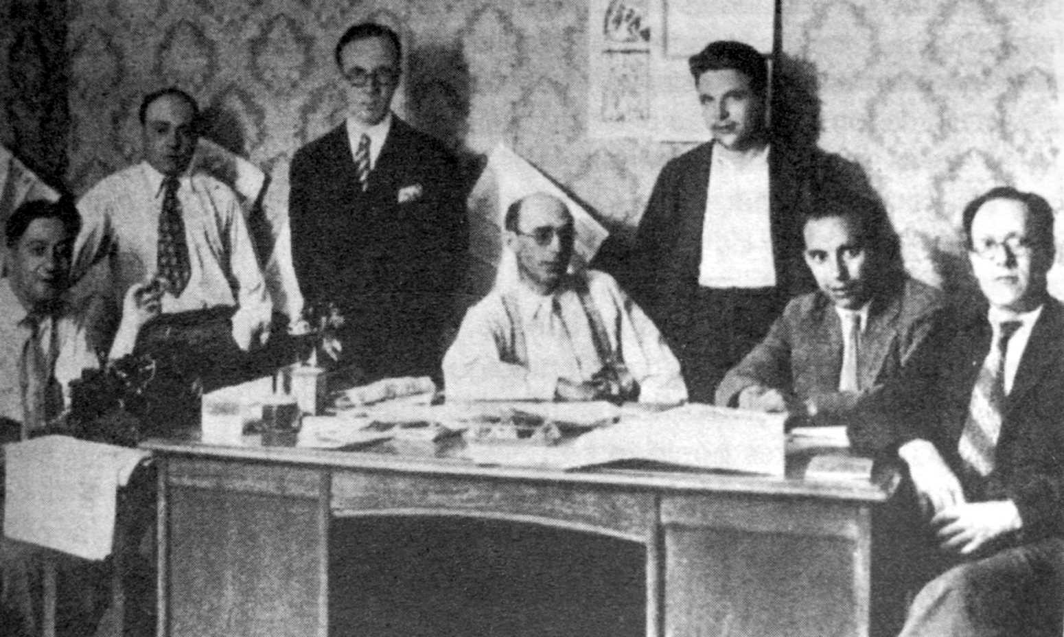 Nova redacció de «Solidaridad Obrera» (1923). D'esquerra a dreta: Arturo Parera Mallí, Fernando Pintado, Muñoz, Liberto Callejas, Manuel Ribas, Vicente Galindo Cortés («Fontaura») i Miguel Terrén Mañero